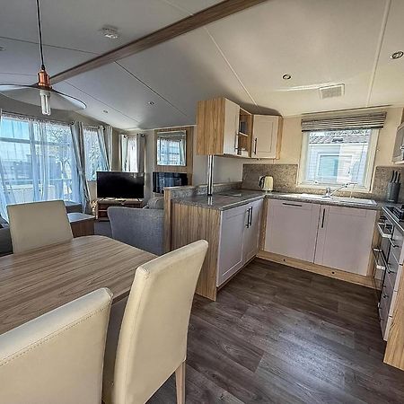 Beautiful 6 Berth Caravan, Nearby Beach In Suffolk Ref 68016Bs Lowestoft Exterior photo