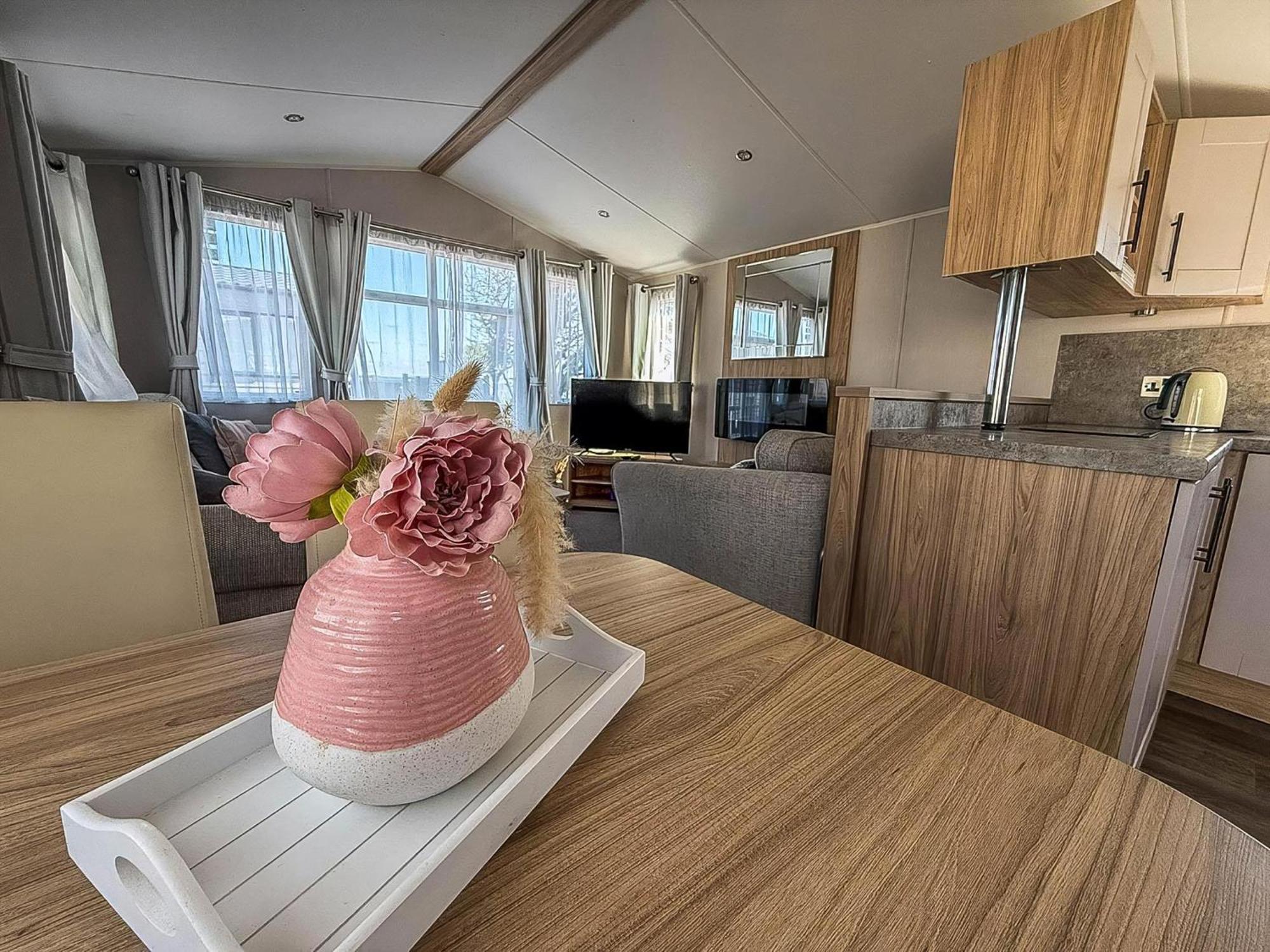 Beautiful 6 Berth Caravan, Nearby Beach In Suffolk Ref 68016Bs Lowestoft Exterior photo